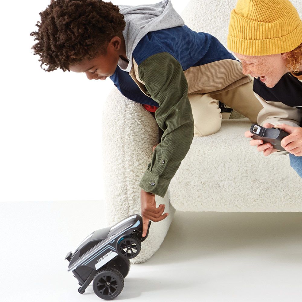 شاربر إيميج - سيارة سباق منغوس مع تحكم عن بعد مع ضوء - أخضر