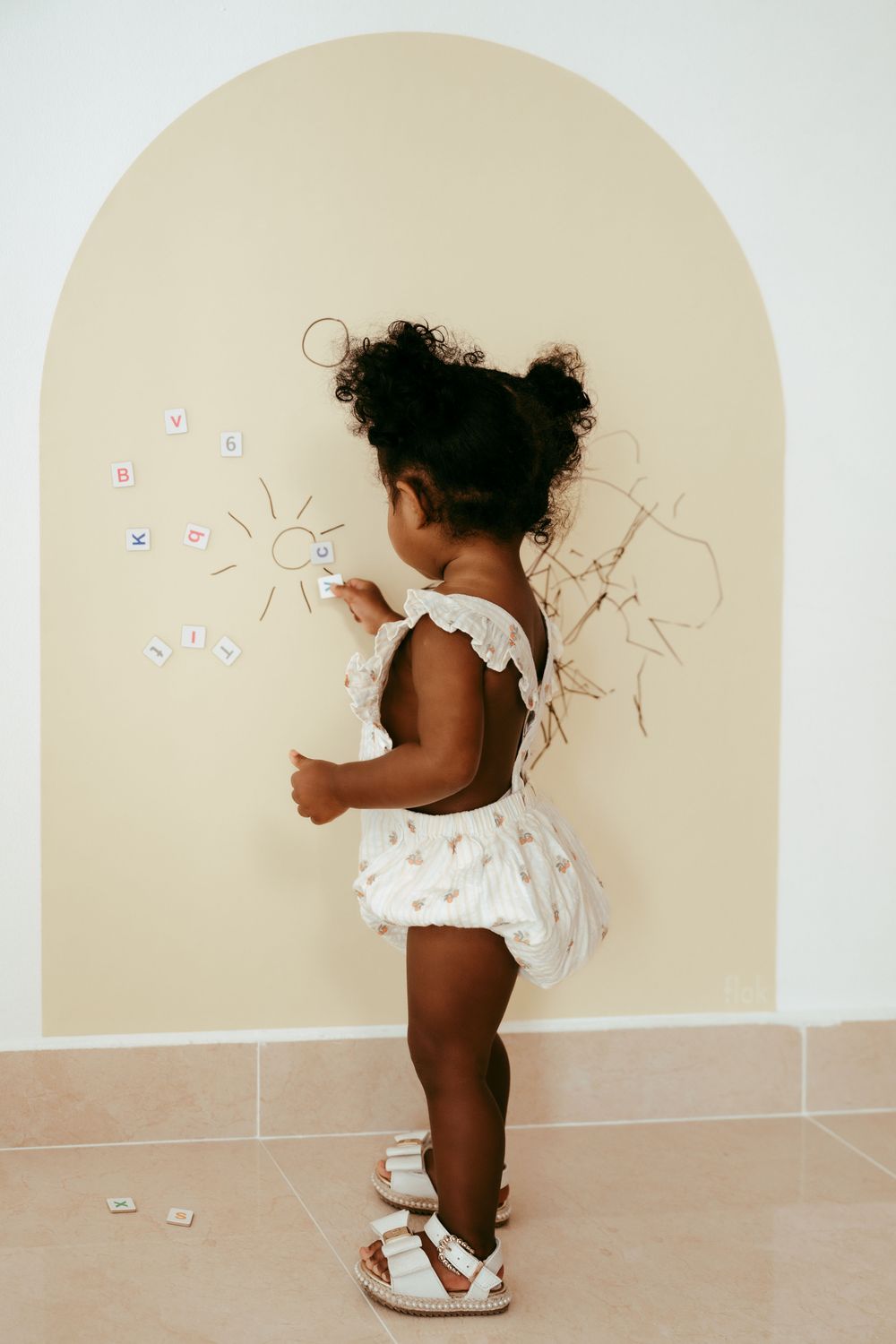 Flok - Self-Adhesive Multi-Purpose Mag Wall - Arch - Pebble