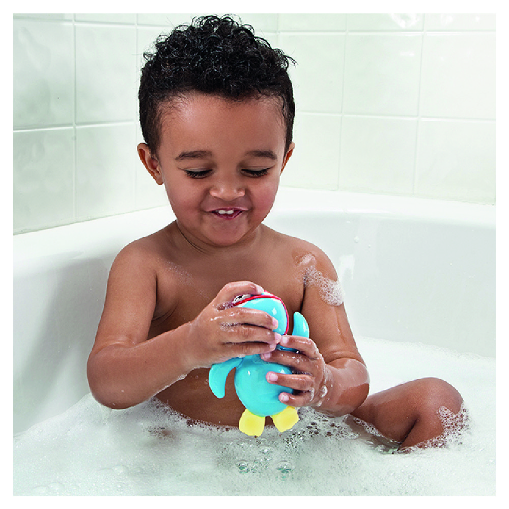 Munchkin - Wind Up Swimming Penguin Bath Toy 9m+