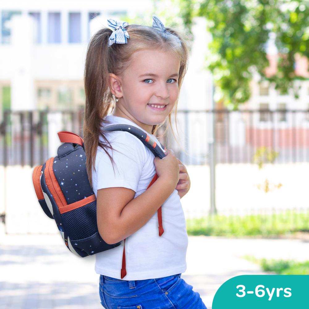 مون - شنطة ظهر للأطفال بأشرطة مبطنة ومقاومة للماء - مثالية للوجبات الخفيفة وصندوق الغداء للأطفال في الحضانة - مغامرة الفضاء