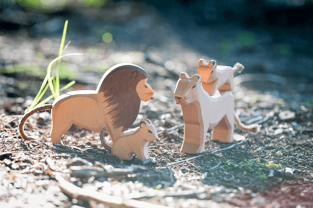 أوستهايمر - لعبة خشبية - لبؤة - 11 سم