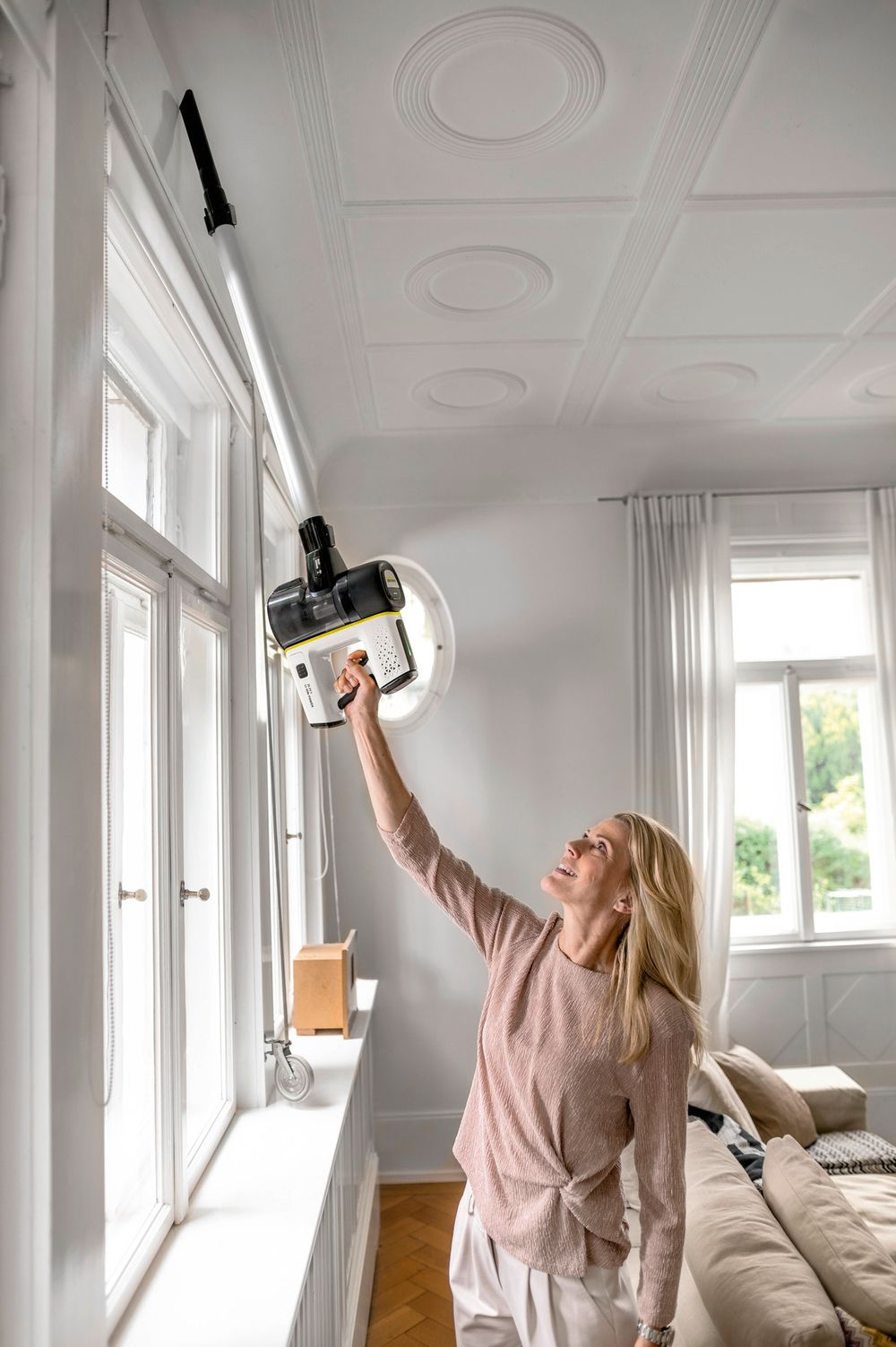 كارشر - مكنسة كهربائية لاسلكية عمودية يورماكس 7 - أبيض