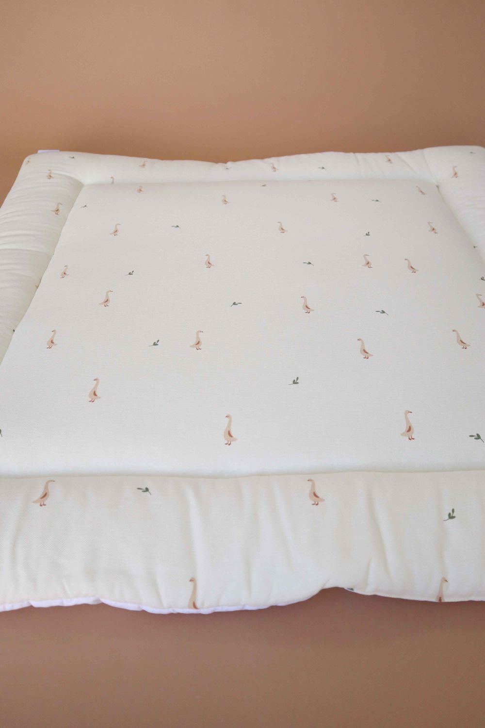 جلوب - حصيرة لعب عضوية - المزرعة - أبيض