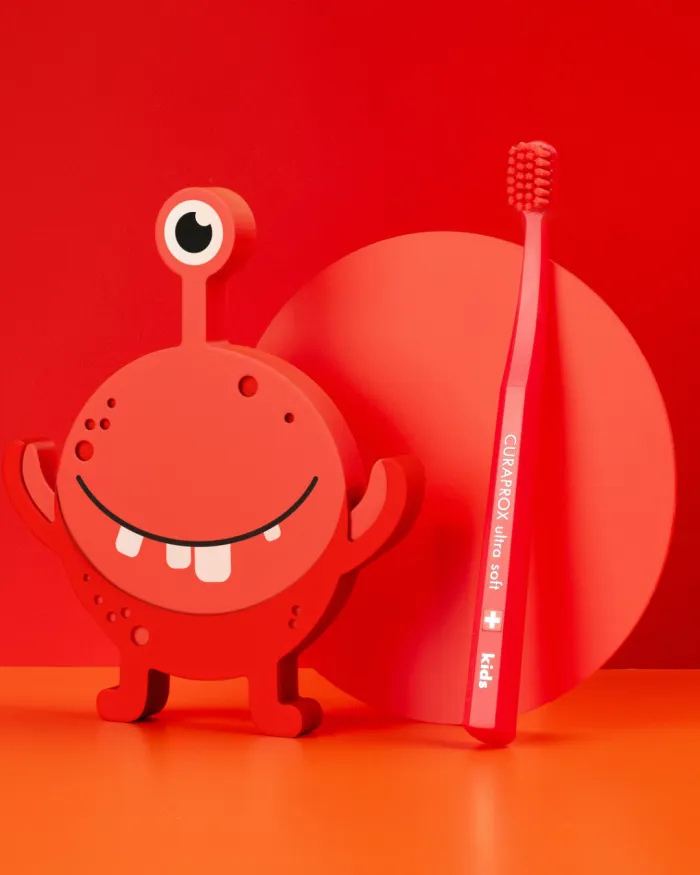 كيورابروكس - فرشاة أسنان للأطفال CS - أحمر