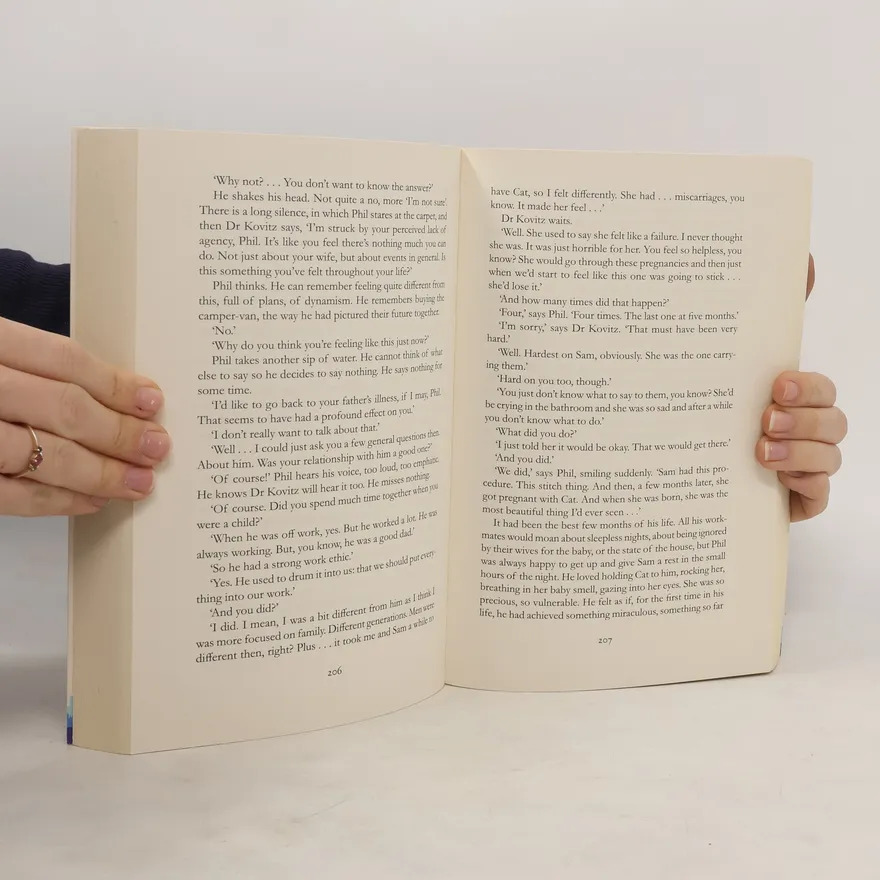 كتب البطريق - أحذية شخص آخر