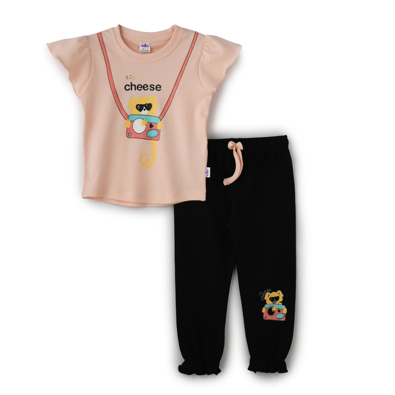 سمارت بيبي - طقم قطعتين تي شيرت بأكمام كشكش مع بنطال بيجاما - خوخي/أسود