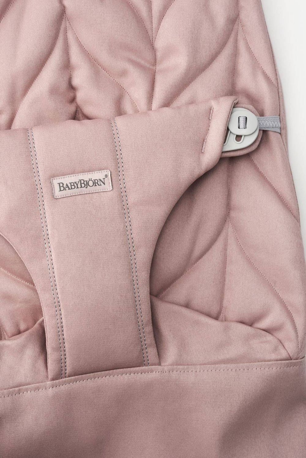 بيبي بيورن - مقعد مبطن منسوج ببتلات فقط لكرسي هزاز بالانس سوفت - وردي باهت