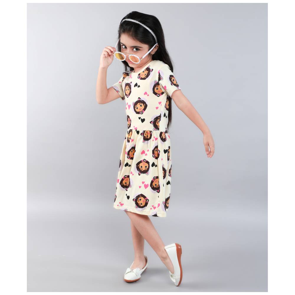 غابيز دول هاوس - فستان جيرسي مطبوع للبنات - كريمي