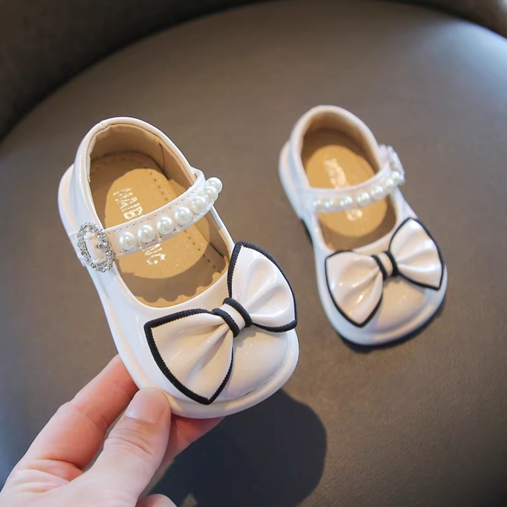 مستلزمات الأطفال - أحذية جلدية بتصميم أميرة للبنات