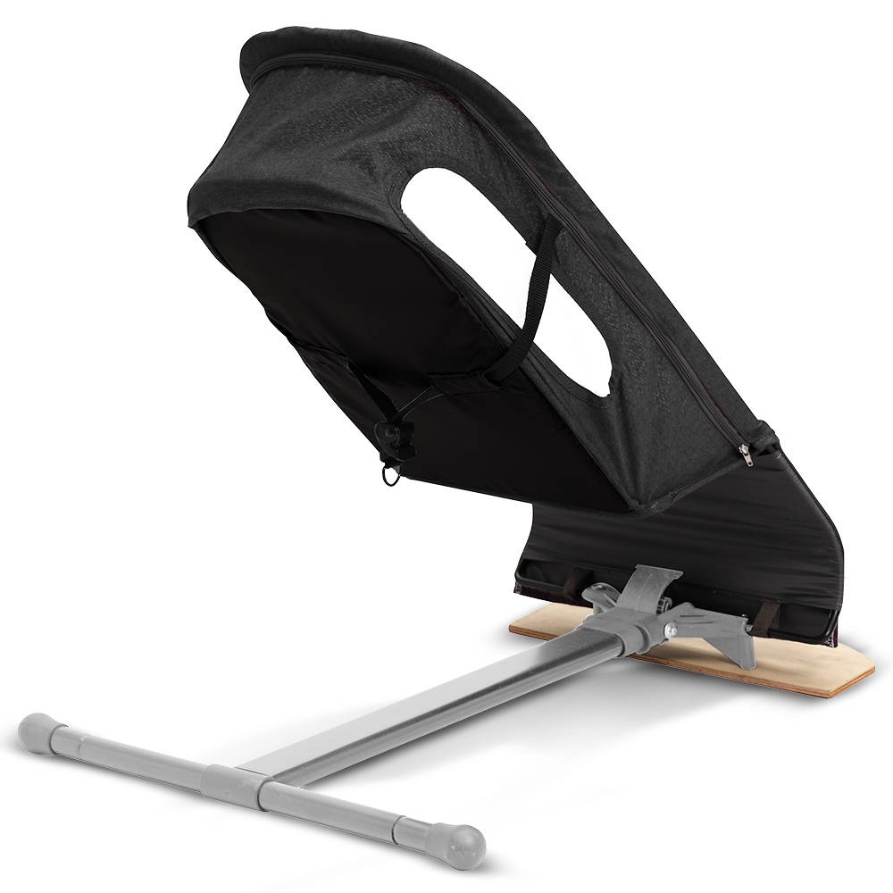 تكنوم - كرسي هزاز للأطفال مع ألعاب للمسك - أسود وخشبي