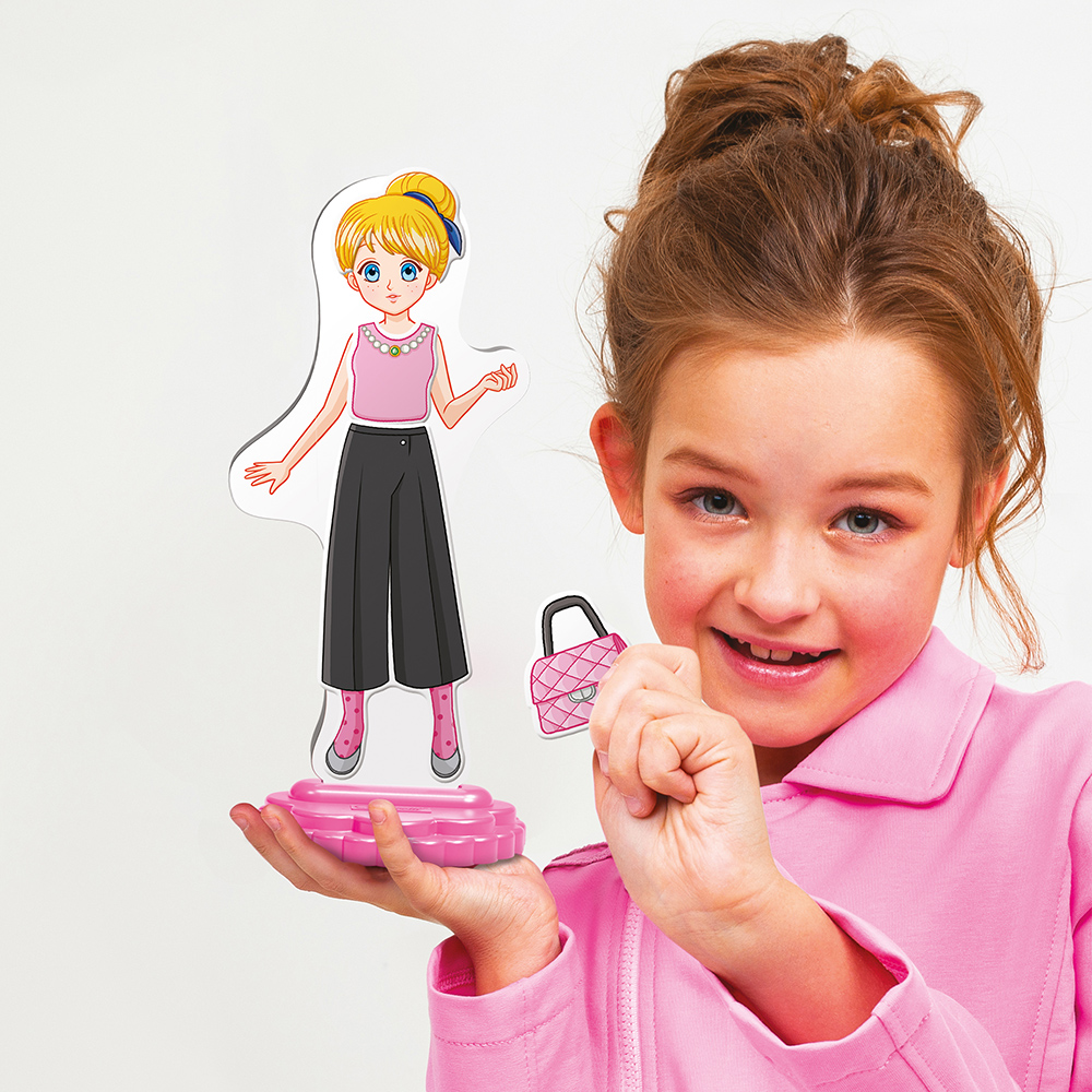 كوركتي - مجموعة بازل الأزياء المغناطيسية آنا - 29 قطعة