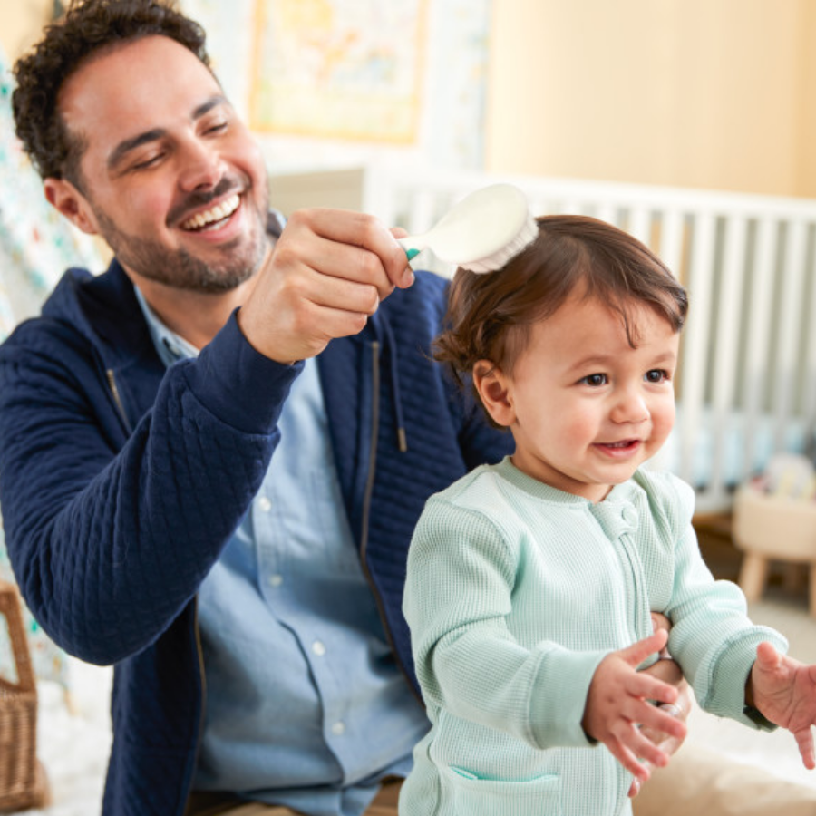 مجموعة فرشاة ومشط سهلة الإمساك للأطفال من سيفتي فيرست - أبيض/أزرق فاتح - قطعتان