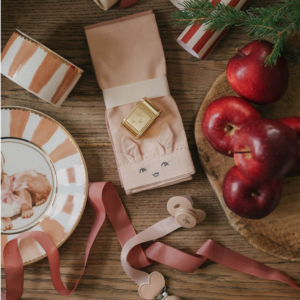 Elodie Details Baby Wooden Heart Pacifier Clip - Blushing Pink