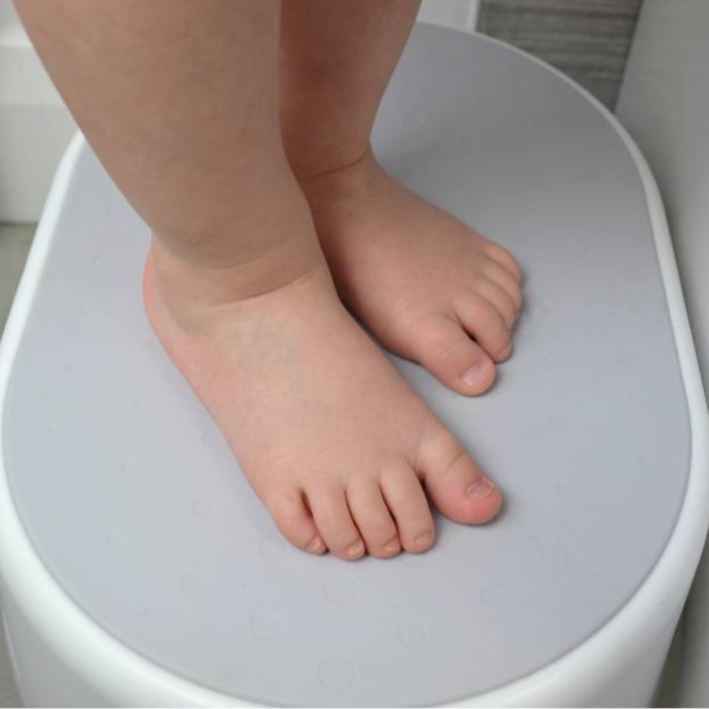 Shnuggle - كرسي خفيف الوزن للأطفال الصغار/الأطفال - أبيض