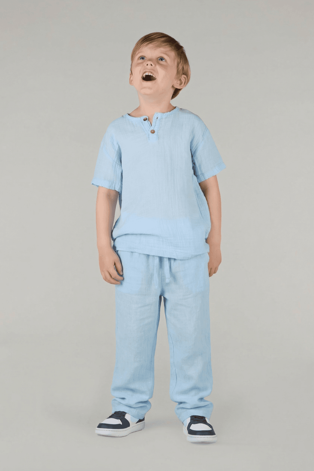 تيشيرت "جاست نيتشر" للأولاد بأكمام قصيرة وأزرار جوز الهند