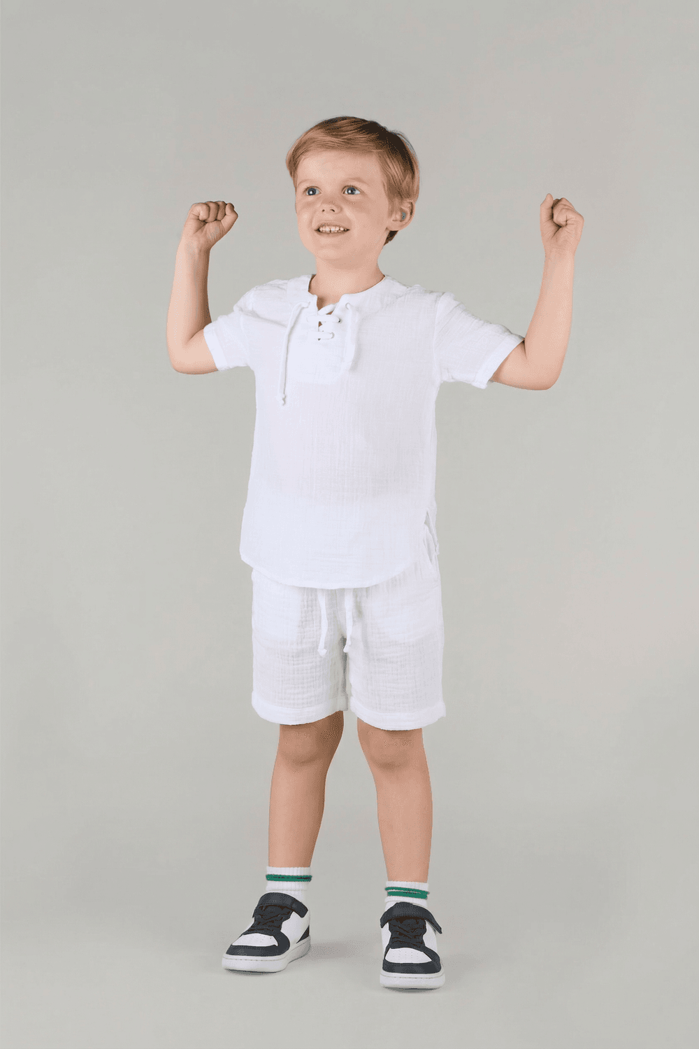 تيشيرت أبيض بأكمام قصيرة برباط من جاست نيتشر للأولاد