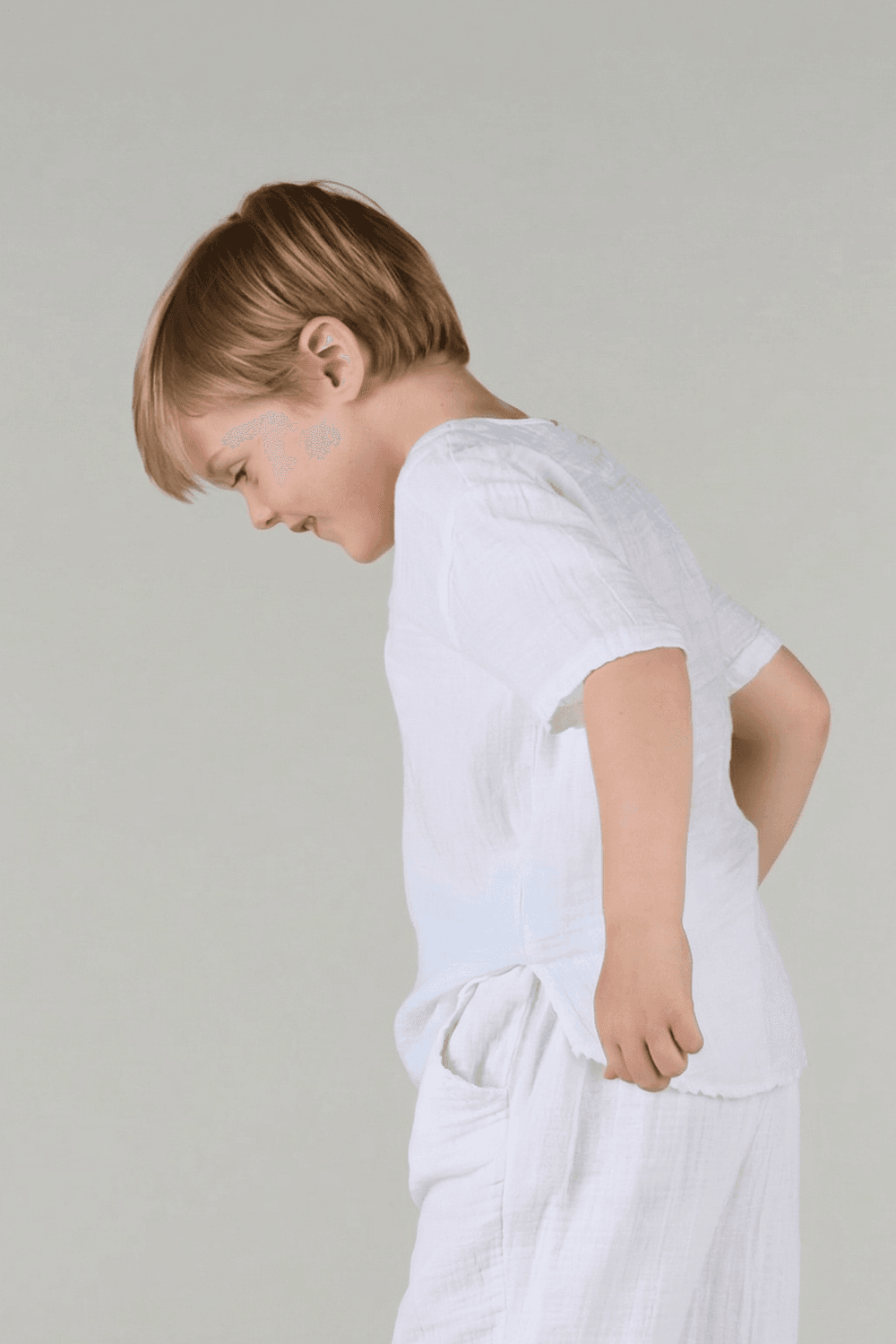 تيشيرت أبيض بأكمام قصيرة برباط من جاست نيتشر للأولاد