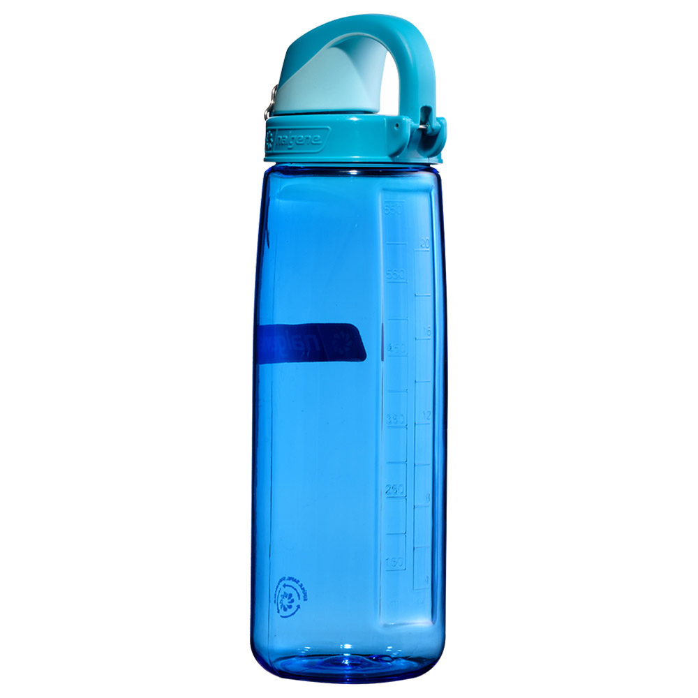 نالجين - زمزمية تريتان "أون ذا فلاي" بلون أزرق داكن جليديّ مستدام - 700 مل