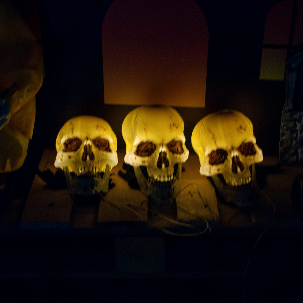 Mad Toys - Halloween Decoration - Spooky Skull Pathway Lights Marker With Stakes - 3pcs