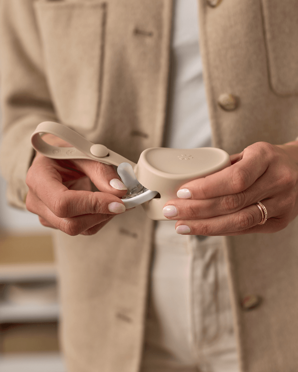 Skip Hop - Silicone Pacifier Holder - Oat