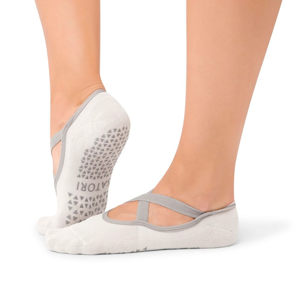 ساتوري أثليتيكا - جوارب نعومي جريب - رمادي باهت