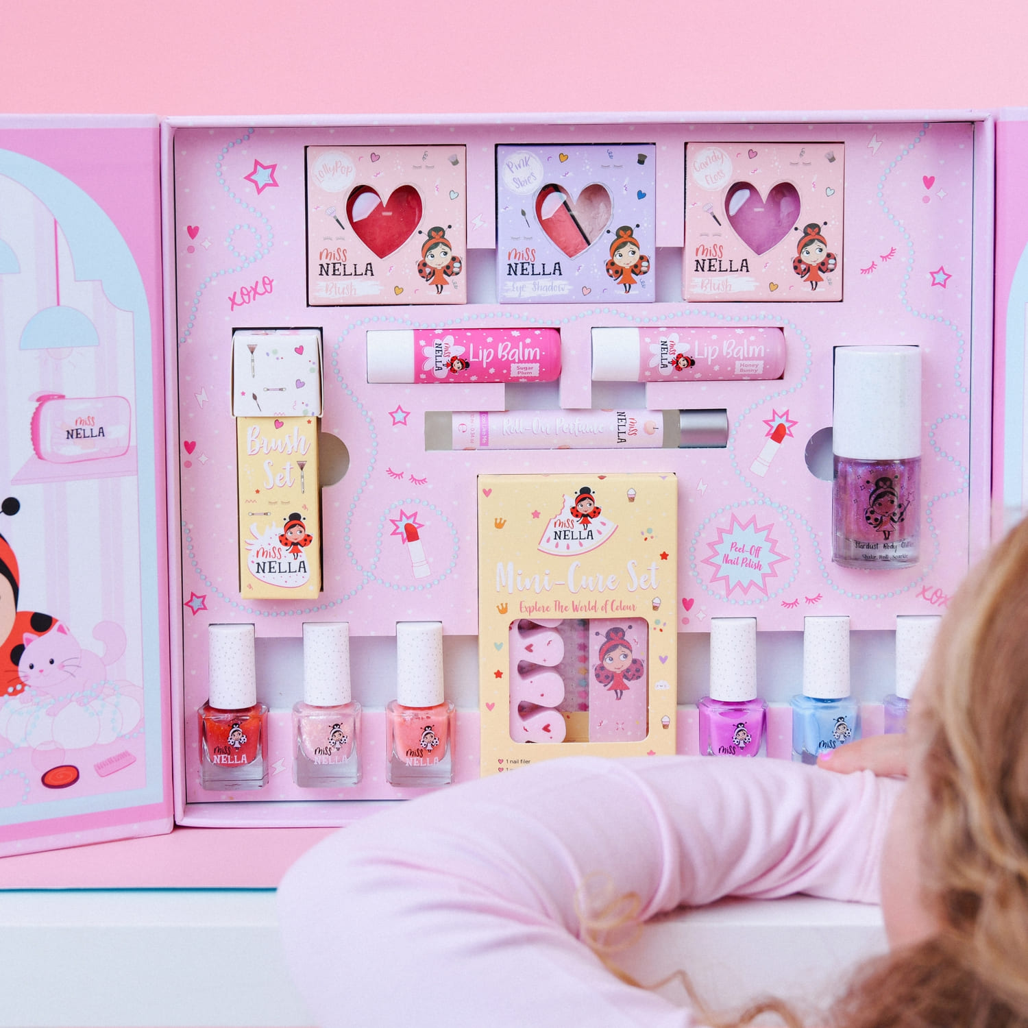 مس نيللا - استوديو التألق واللمعان