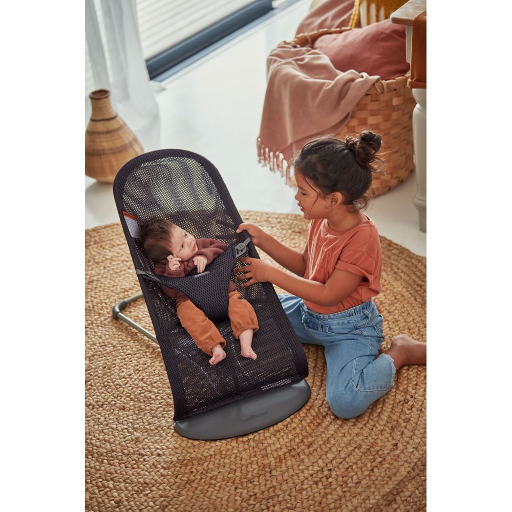 بيبي بيورن - كرسي هزاز بليس - شبك - فحمي