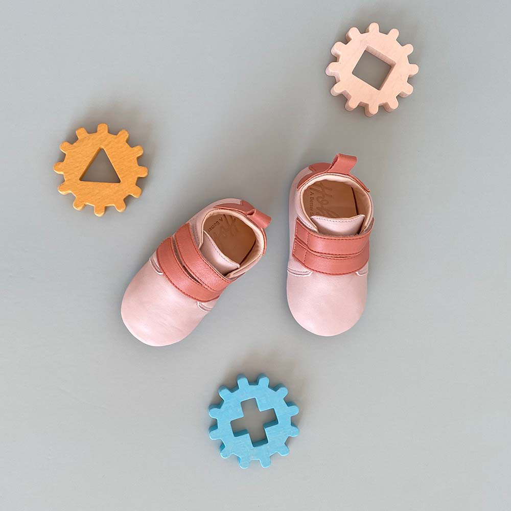 هوب - حذاء زين بنعل طري وياقة منخفضة - زهري باهت/تيراكوتا