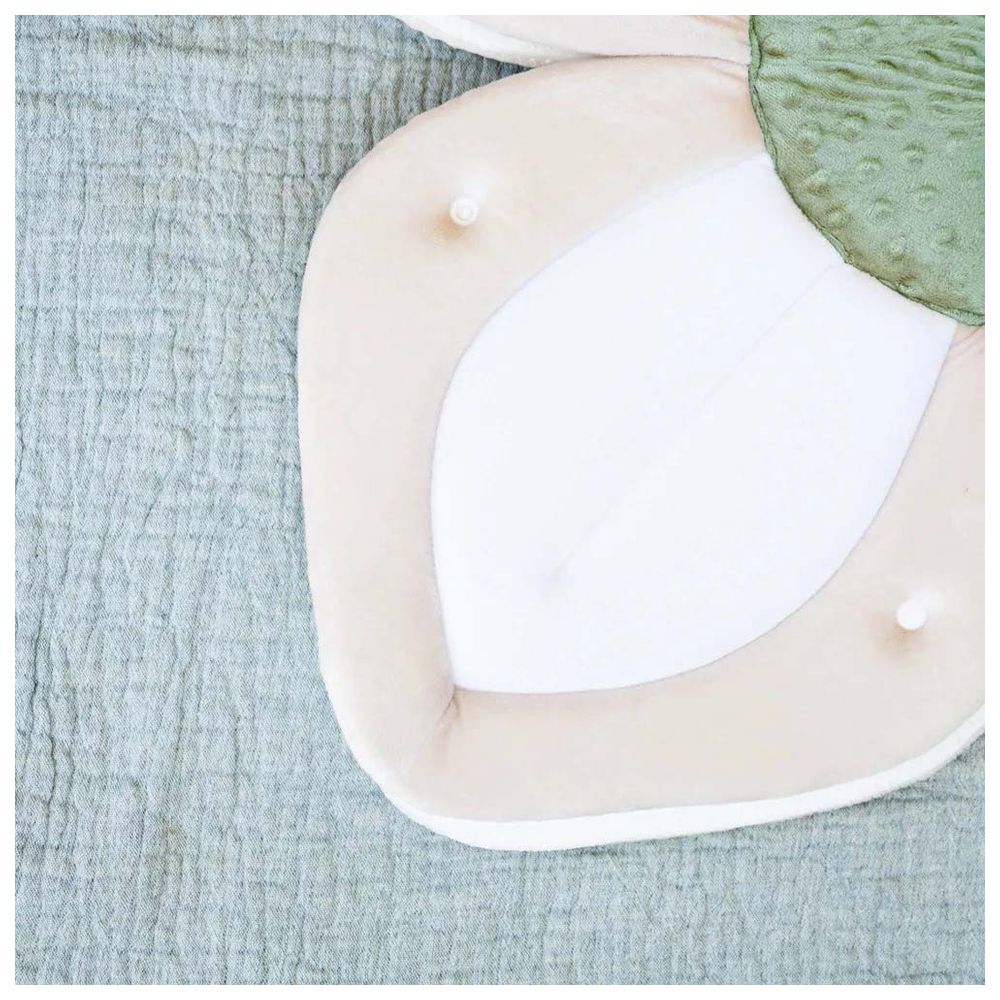 بلومينج باث - مقعد استحمام للأطفال بتصميم زهرة اللوتس مع أزرار كبس - كريمي/أبيض/زيتوني