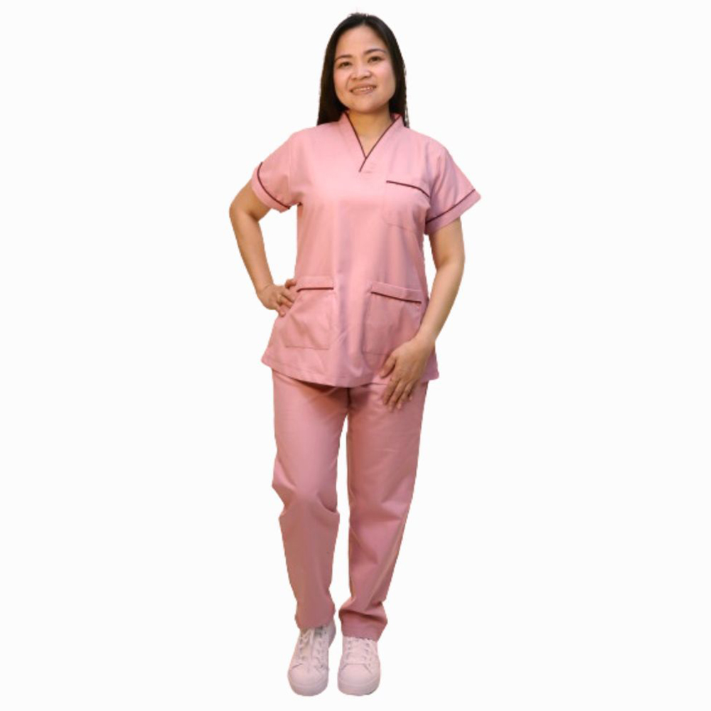 فيرونيكا - طقم قطعتين - طقم طبي بفتحة رقبة مزينة بخط - وردي