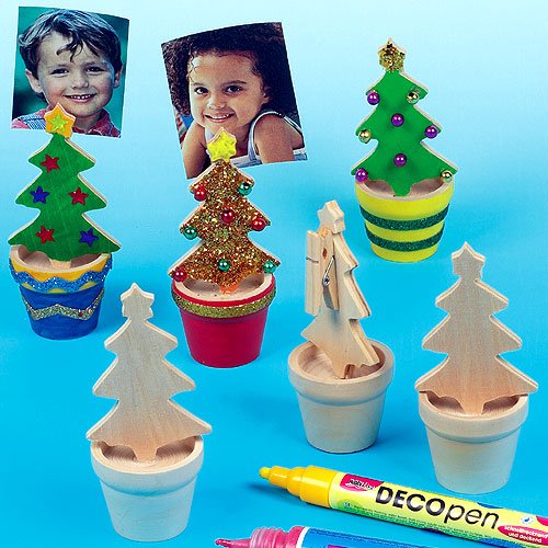 حامل صور خشبي على شكل شجرة كريسماس من ماركة بيكر روس- 4 قطع