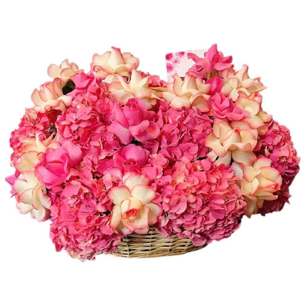 باقة زهور وردية ساحرة من RR Luxury Flowers
