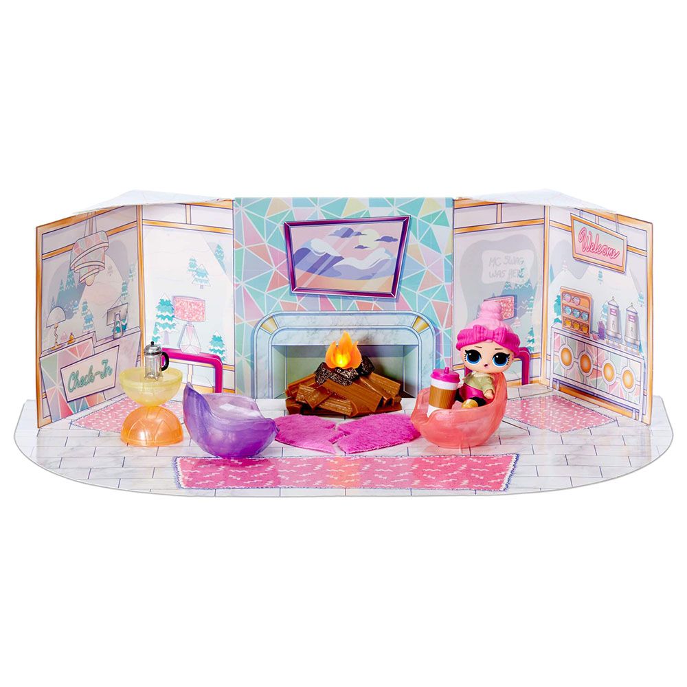 L.O.L. Surprise - Winter Chill Spaces Furniture w/ Cozy Babe Doll