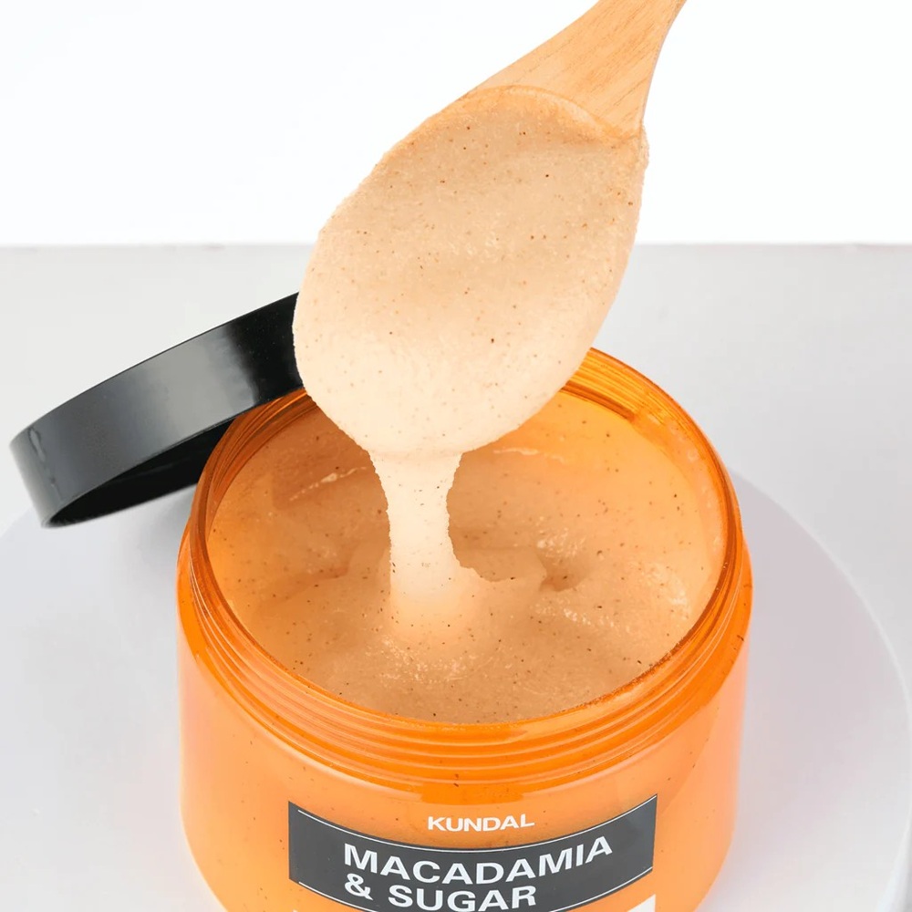 Kundal - Macadamia & Sugar Body Scrub - Cherry Blossom - 550g