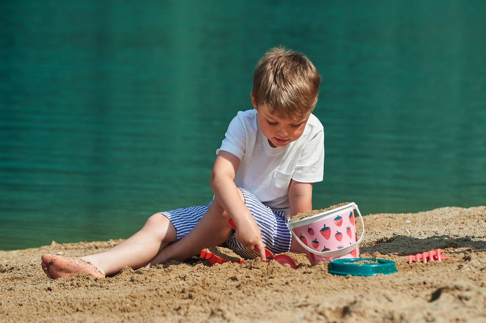Ecoiffier - Garnished Strawberry Bucket Sand Playset - 17 cm - 6 Pcs