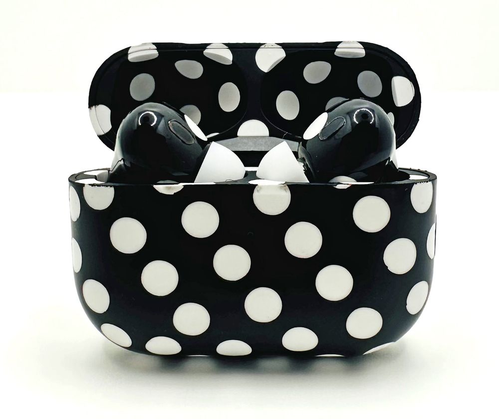 Merlin - Craft Customized Apple Airpods Pro 3 - Black Polka