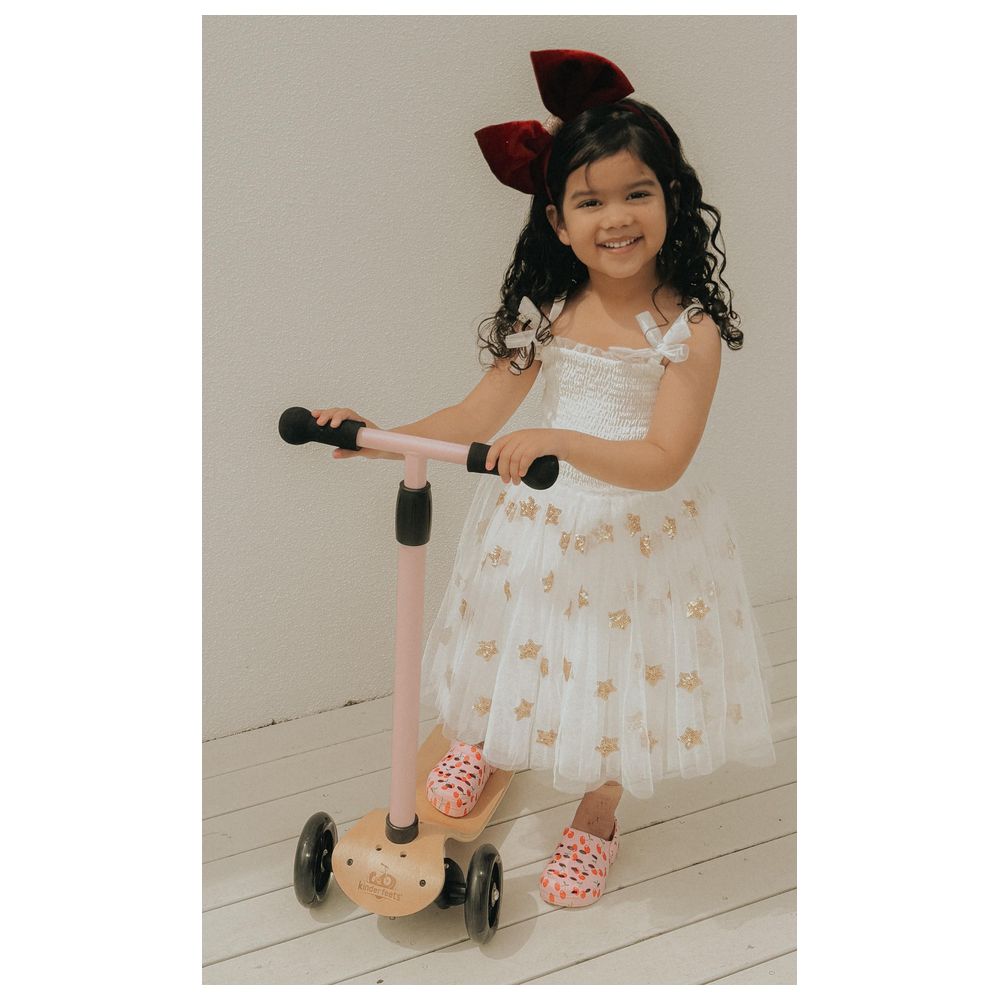 Kinderfeets - Wooden Kinder Scooter With Helmet - Matte Rose