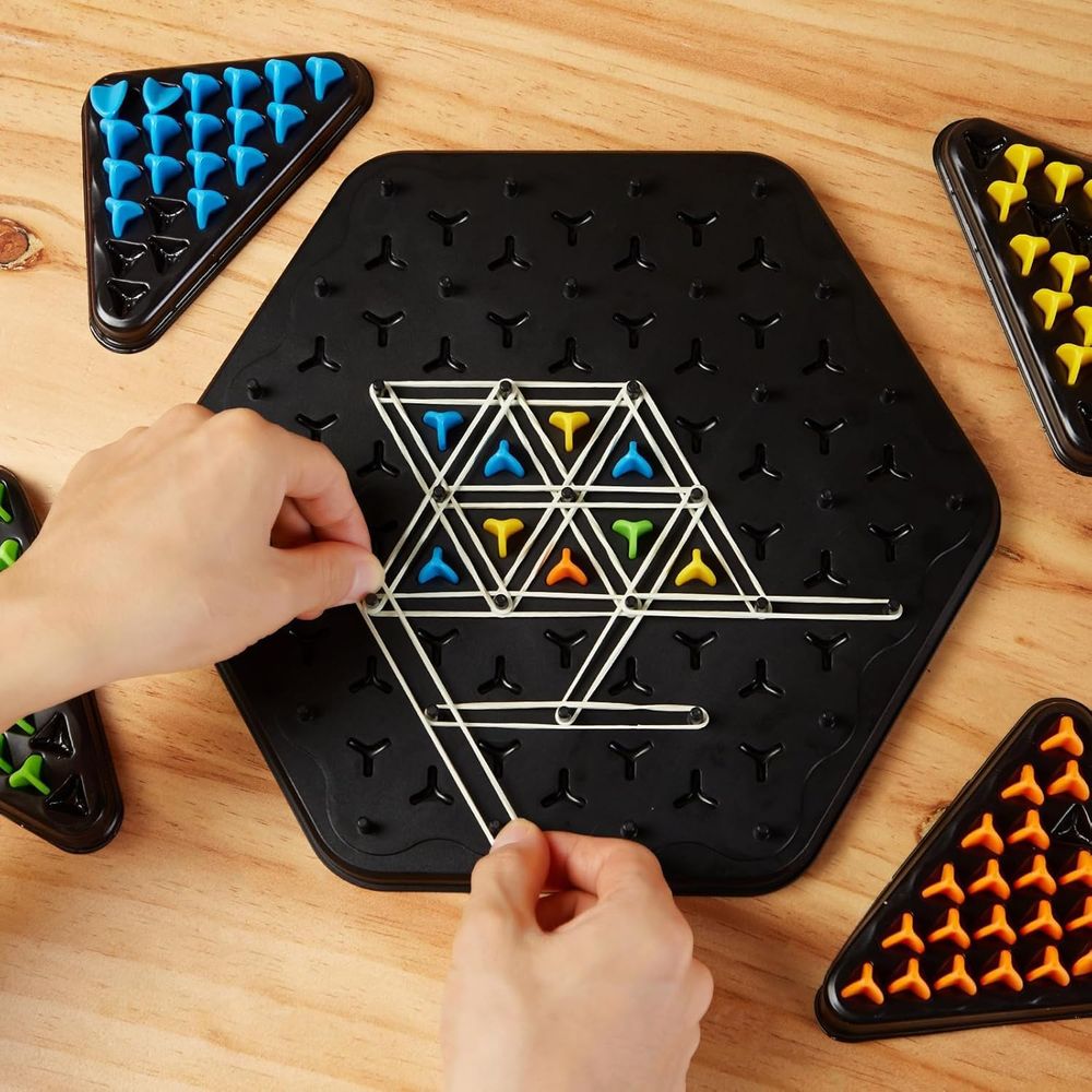 Essen - Chain Triangle Multiplayer Puzzle Board Game