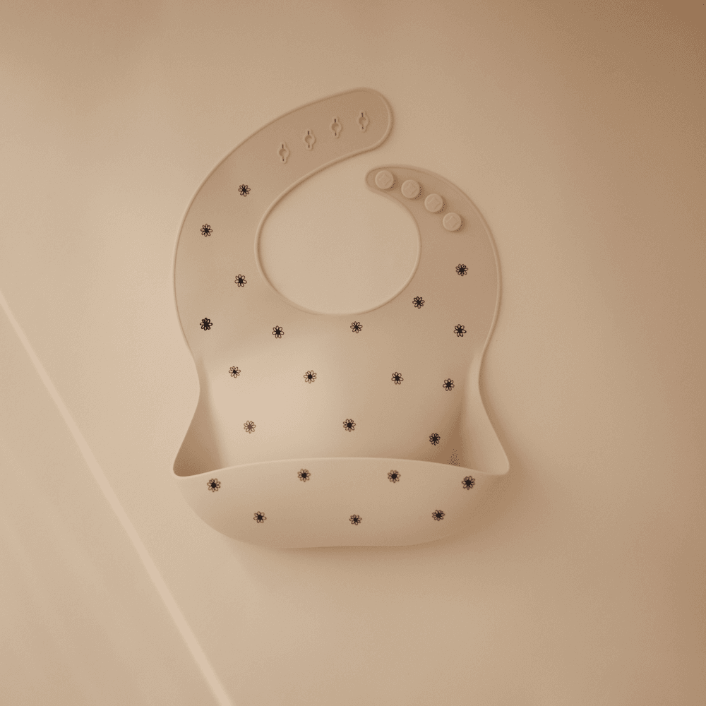 Mushie - Silicone Bib - Black Daisy/Beige