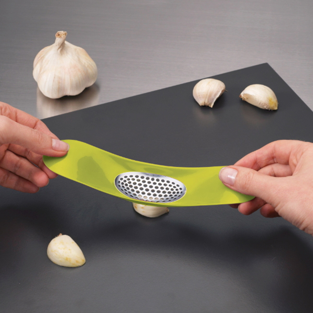 Joseph Joseph - Rocker Garlic Crusher - Green