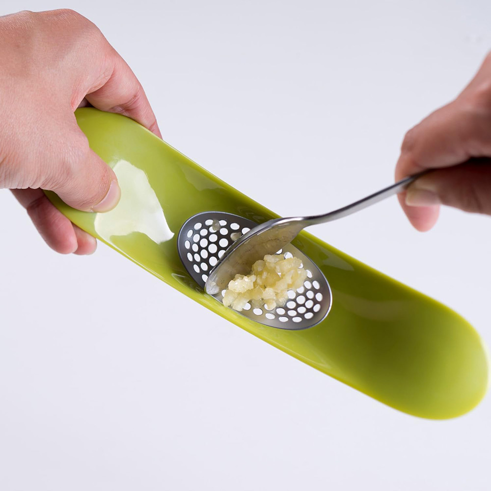 Joseph Joseph - Rocker Garlic Crusher - Green