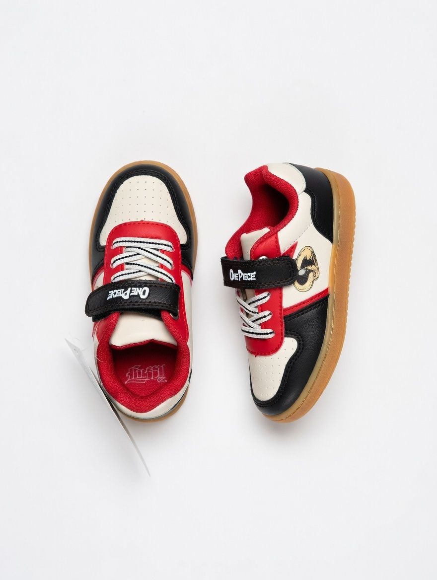 One Piece Boy's Low Top Sneakers - Black/Beige