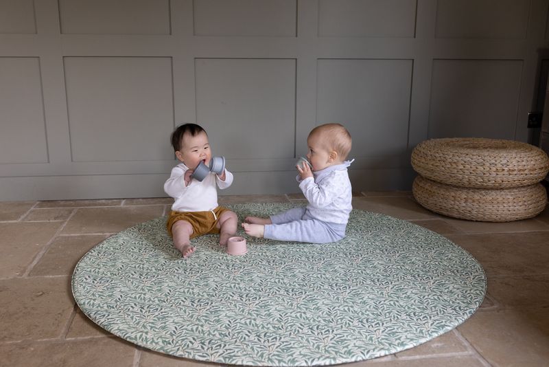 Totter & Tumble Round Reversible Playmat - The Willow Boughs & Strawberry Thief - 138 cm