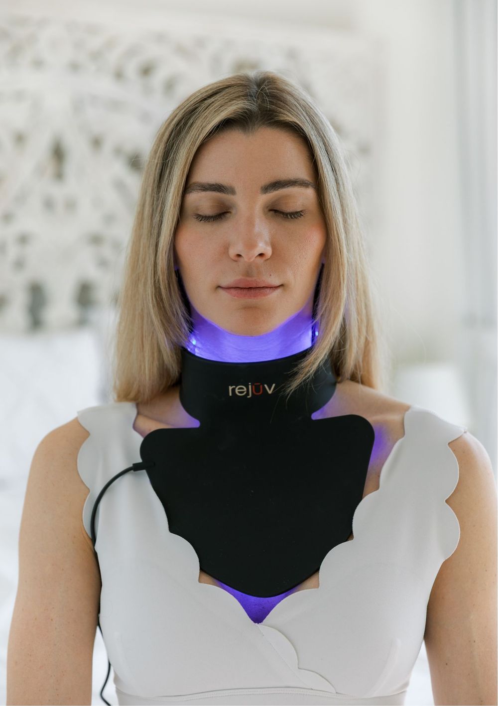Rejuv - LED Light Neck & Chest Mask - Black