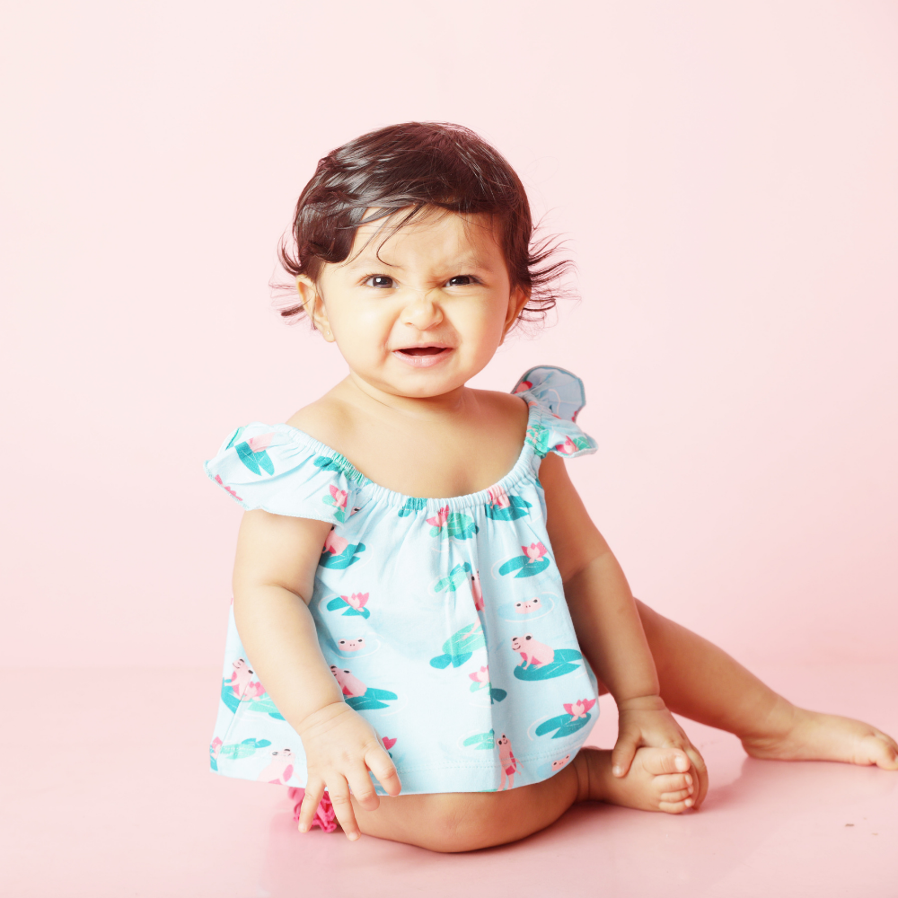 Ola Otter Girl's Frogs Lotus Ruffle Sleeve Top