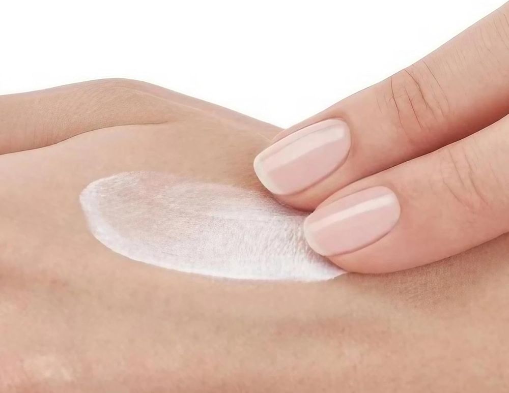 فيتشي - سائل واقي للوجه مع عامل حماية من الشمس بعامل حماية من الشمس50 - 50 مل
