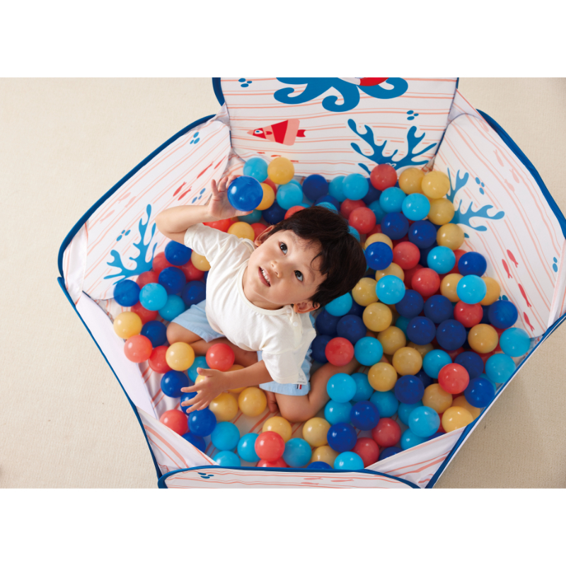 Hape - Ocean Ball Pit - 200 Balls And Basketball Hoop