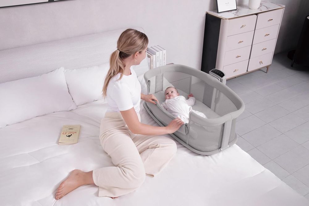 Mastela - Baby Bassinet With Adjustable Height Canopy And Rolling Wheels - Grey
