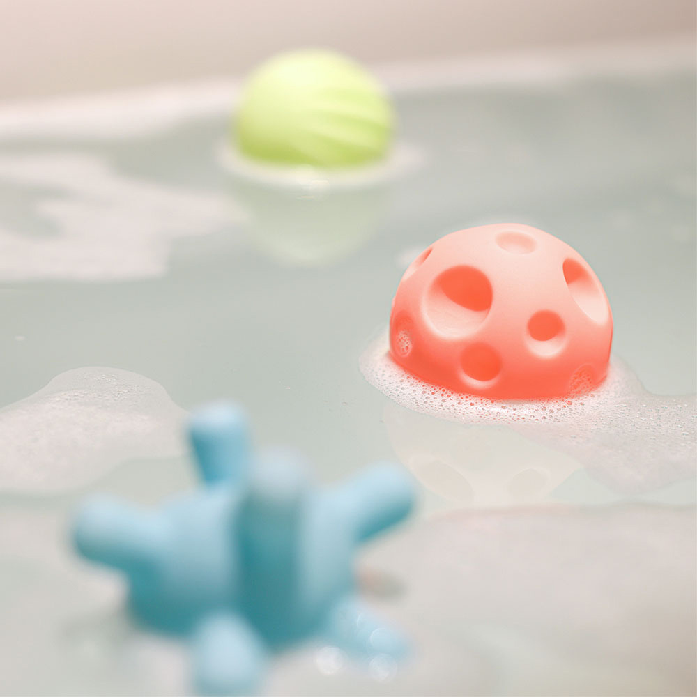 Moon - Anti-Slip Baby Bath Pad With 6pcs Textured Soft Balls