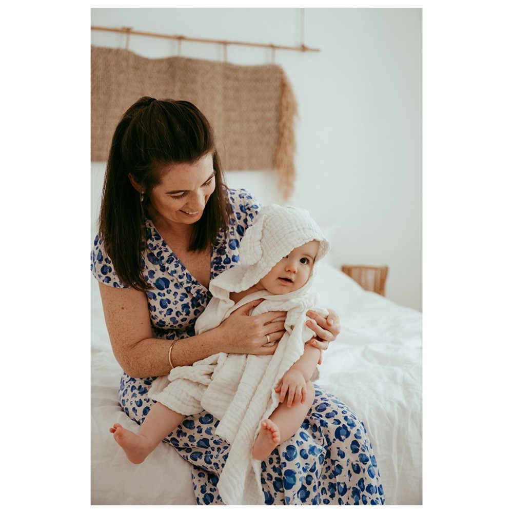 Anvi Baby - Organic Muslin Hooded Towel - White